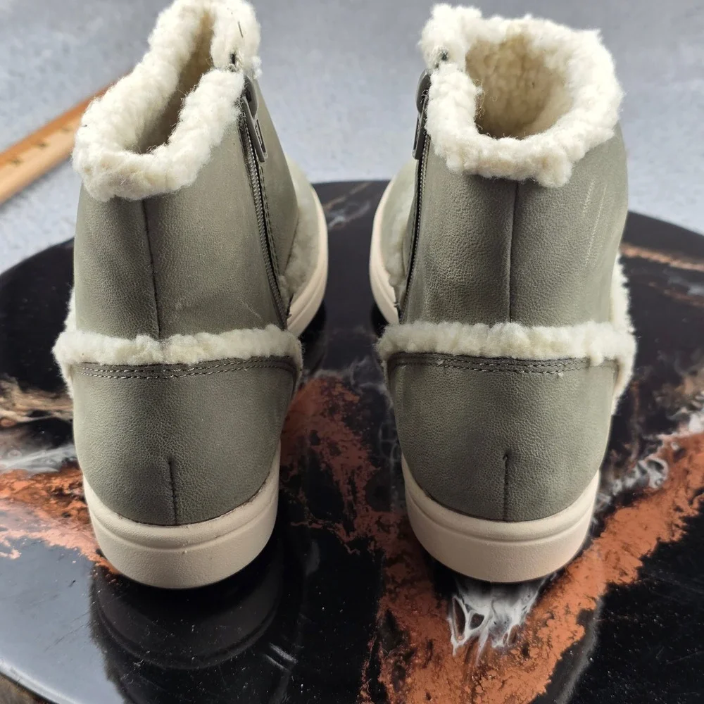 Clarks Cloudsteppers Ankle Boots Women 6 Olive‎ Green Faux Fur Trim Zip